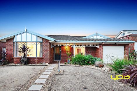 Property photo of 10 Emerald Court Caroline Springs VIC 3023