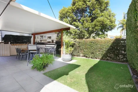 Property photo of 1/5 Teal Avenue Paradise Point QLD 4216