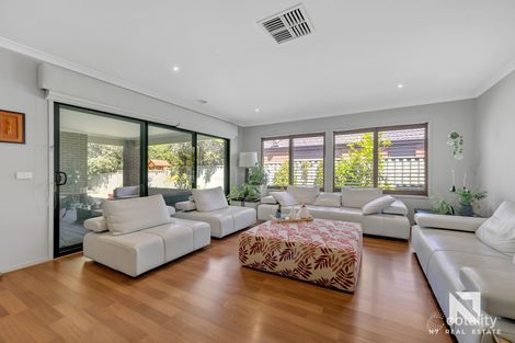 Property photo of 24 Kunuka Circuit Caroline Springs VIC 3023