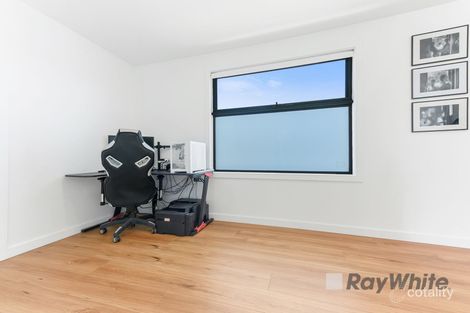 Property photo of 2/6 Scotsburn Way Endeavour Hills VIC 3802