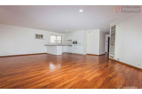 Property photo of 38 Pinnock Avenue Roxburgh Park VIC 3064