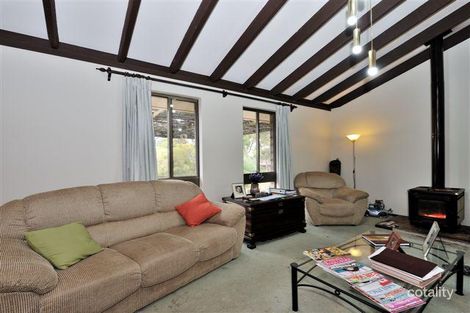 Property photo of 8 Armour Way Lesmurdie WA 6076