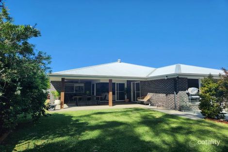 7 Humpback Cres, Safety Beach, NSW 2456
