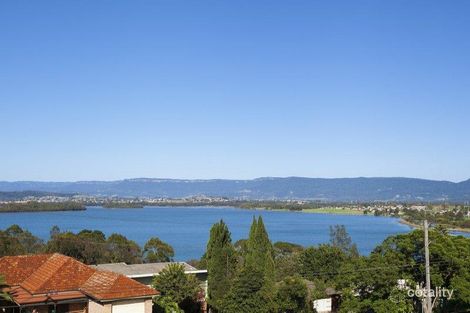 388 Northcliffe Dr, Lake Heights, NSW 2502