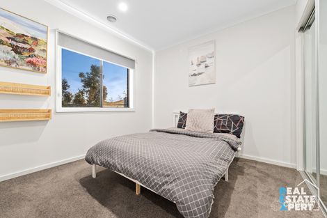 Property photo of 15 Rowling Drive Officer VIC 3809