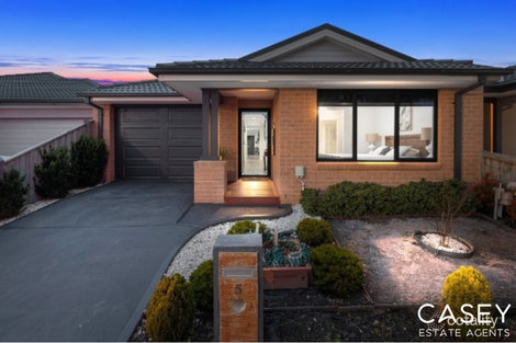 Property photo of 5 Hammond Road Cranbourne West VIC 3977