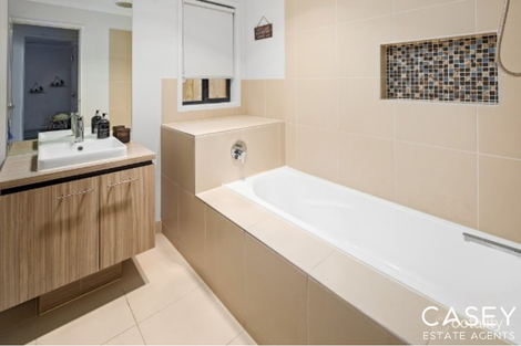 Property photo of 5 Hammond Road Cranbourne West VIC 3977
