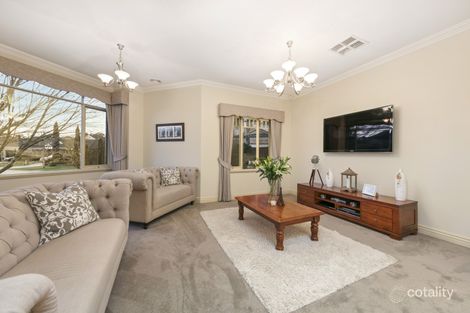 Property photo of 18 Mandurah Chase Berwick VIC 3806