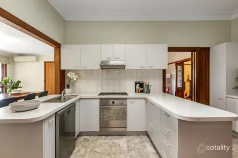 Property photo of 18 Seaview Crescent Seaholme VIC 3018