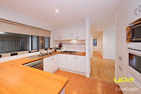 Property photo of 10 Emerald Court Caroline Springs VIC 3023