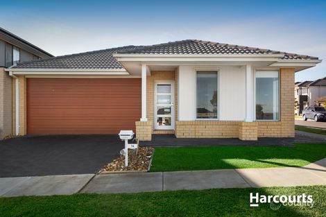 Property photo of 16 Coachella Way Berwick VIC 3806