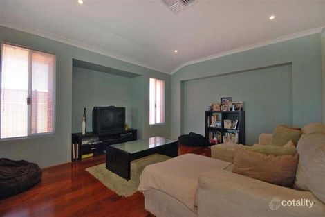 Property photo of 7 Pineknoll Gardens Meadow Springs WA 6210