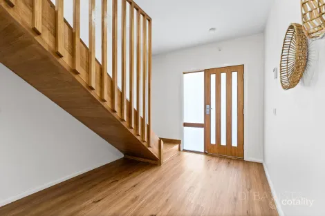 Property photo of 33 Cobungra Grove Wollert VIC 3750