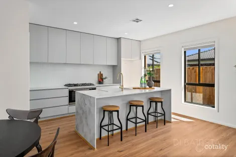 Property photo of 33 Cobungra Grove Wollert VIC 3750