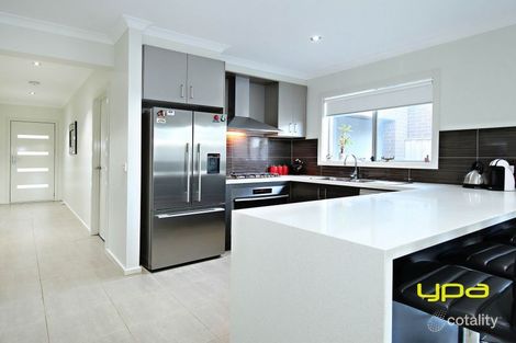 Property photo of 93 Rowling Street Fraser Rise VIC 3336