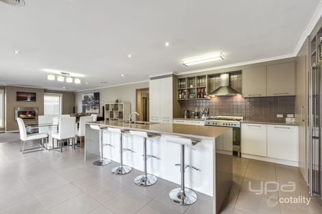 Property photo of 2 Hendriks Court Werribee VIC 3030