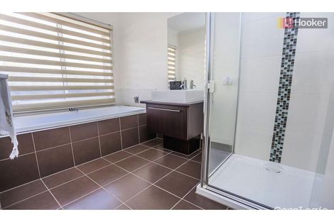 Property photo of 10 Arapiles Avenue Craigieburn VIC 3064