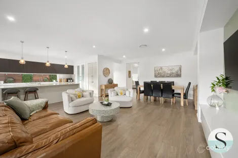 Property photo of 15 Kuttal Crescent Fletcher NSW 2287