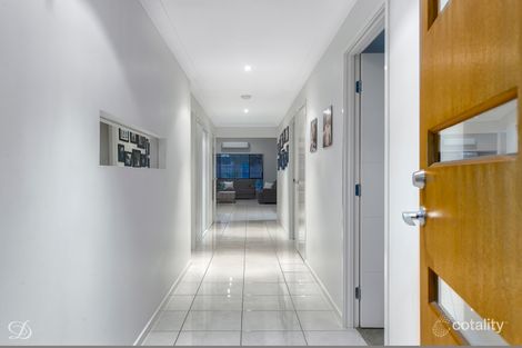 Property photo of 15 Lyrebird Crescent Upper Kedron QLD 4055