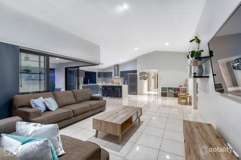 Property photo of 15 Lyrebird Crescent Upper Kedron QLD 4055