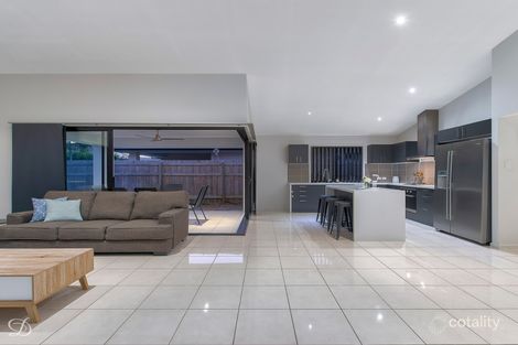 Property photo of 15 Lyrebird Crescent Upper Kedron QLD 4055