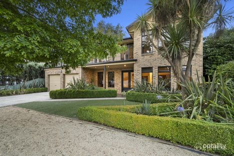 18 St Glens Way, Lake Gardens, VIC 3355