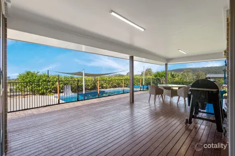 Property photo of 1 Pepperwood Place Withcott QLD 4352
