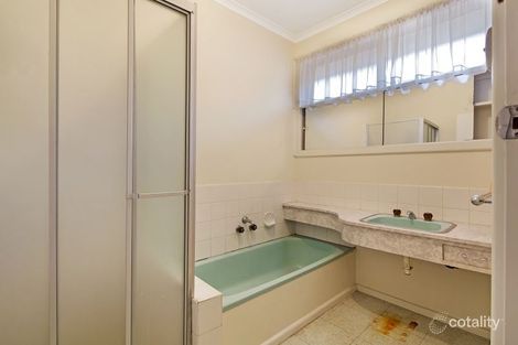 Property photo of 12 Willow Drive Avondale Heights VIC 3034