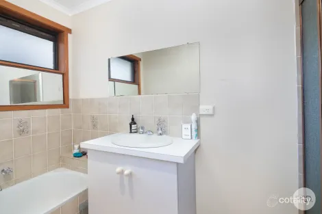 Property photo of 3 Ulswater Road Wendouree VIC 3355