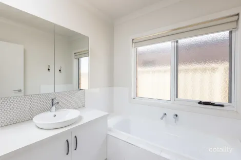 Property photo of 3 Philippa Crescent Mildura VIC 3500