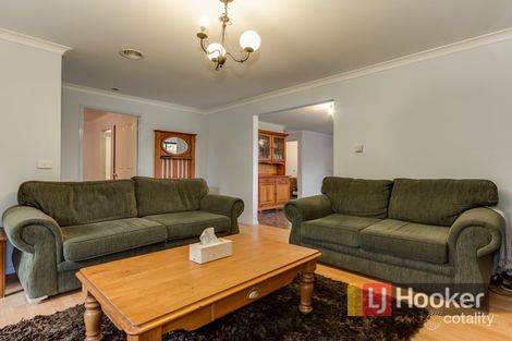 Property photo of 5 Knowing Close Cranbourne West VIC 3977