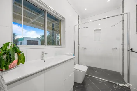 Property photo of 33 Grammar Street Wendouree VIC 3355
