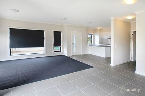 Property photo of 17 Everglade Crescent Roxburgh Park VIC 3064