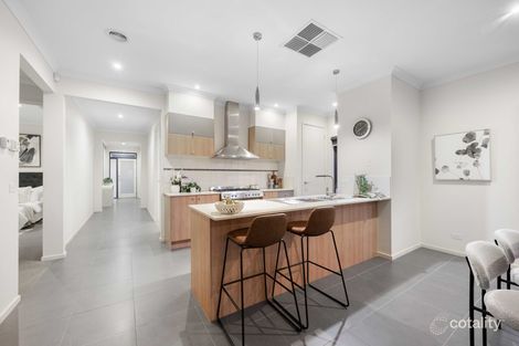 Property photo of 5 Holland Way Caroline Springs VIC 3023