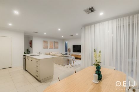 Property photo of 28 Aquamarine Parade Treeby WA 6164