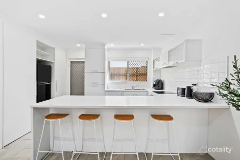 Property photo of 2/18 Peerless Avenue Mermaid Beach QLD 4218