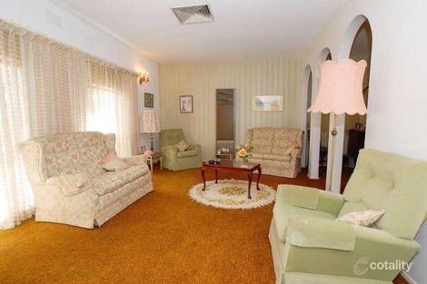 Property photo of 2 Mark Court Chadstone VIC 3148