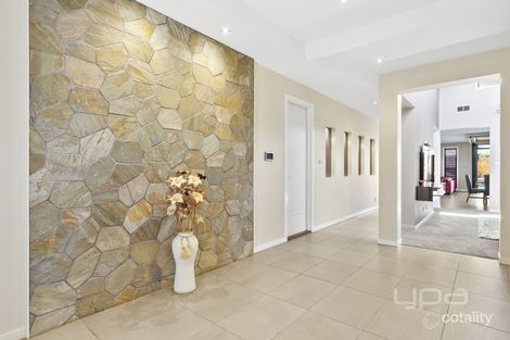 Property photo of 2 Ceri Court Werribee VIC 3030