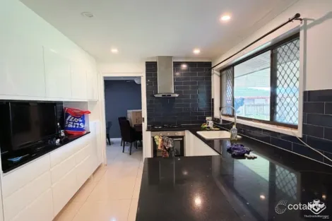 Property photo of 8 Monak Street Runcorn QLD 4113