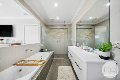 Property photo of 36 Deakin Avenue Lloyd NSW 2650