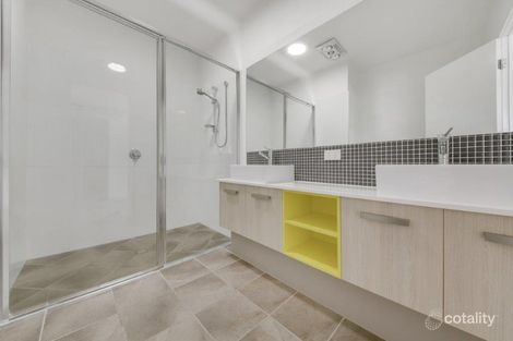 Property photo of 4 Florey Place Kirkwood QLD 4680