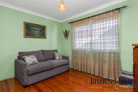 Property photo of 7 Eagle Close Woodberry NSW 2322