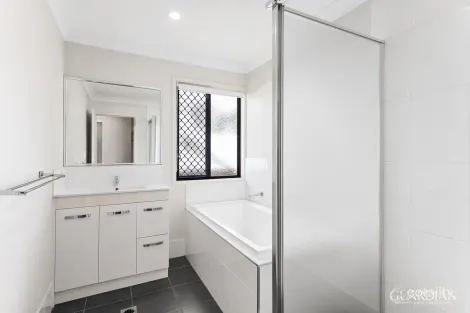 Property photo of 60 Sawmill Circuit Riverhills QLD 4074