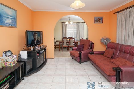 Property photo of 17 Girvan Circuit Endeavour Hills VIC 3802