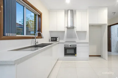 Property photo of 16 Taminga Road Green Valley NSW 2168