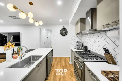 Property photo of 19 Celevan Street Clyde North VIC 3978