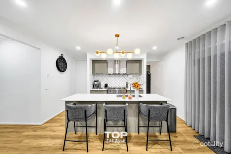 Property photo of 19 Celevan Street Clyde North VIC 3978