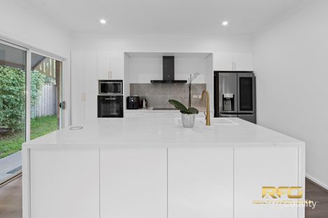 Property photo of 24 Cobaw Circuit Caroline Springs VIC 3023
