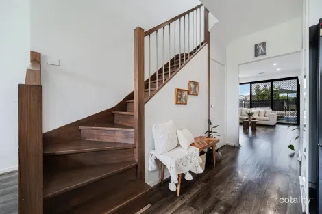 Property photo of 10 Attain Walk Roxburgh Park VIC 3064