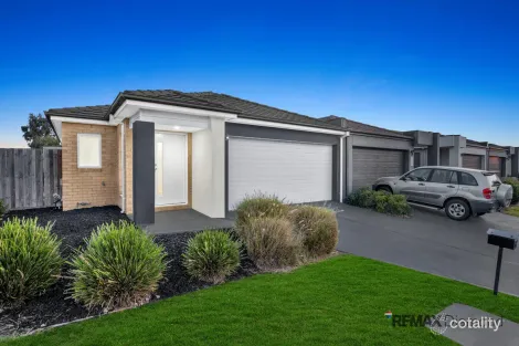 Property photo of 16 Woodright Circuit Cranbourne VIC 3977